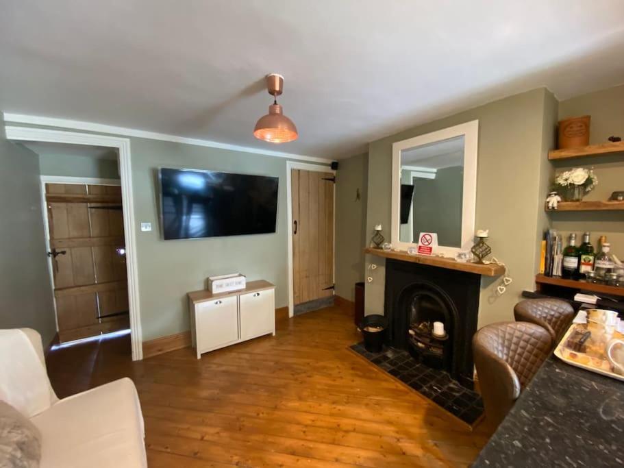 Outskirts Of Ulverston, Entire Cottage - Sleeps 4 阿尔弗斯顿 外观 照片